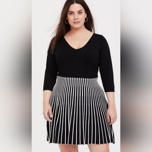 Black & White Stripe Sweater Knit Mini Skater Dress 5x (28)